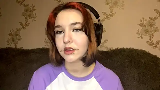 Snapshot of EmilyVeiro chatting on March 21, 6:11 pm EmilyVeiro online show from March 21, 6:11 pm