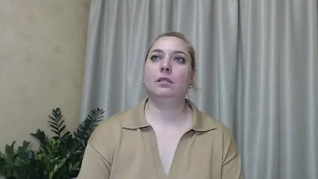 Snapshot of sweetpussy13 chatting on December 11, 10:36 am sweetpussy13 online show from December 11, 10:36 am