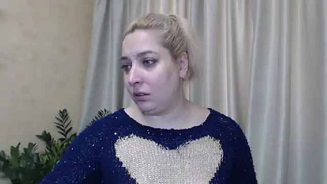 Snapshot of sweetpussy13 chatting on December 14, 7:29 am sweetpussy13 online show from December 14, 7:29 am