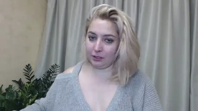 Snapshot of sweetpussy13 chatting on December 17, 9:07 am sweetpussy13 online show from December 17, 9:07 am