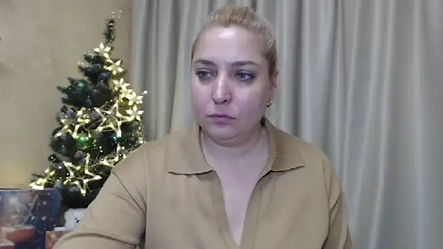 Snapshot of sweetpussy13 chatting on December 19, 11:18 am sweetpussy13 online show from December 19, 11:18 am
