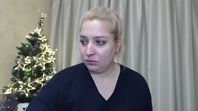 Snapshot of sweetpussy13 chatting on December 20, 6:40 am sweetpussy13 online show from December 20, 6:40 am