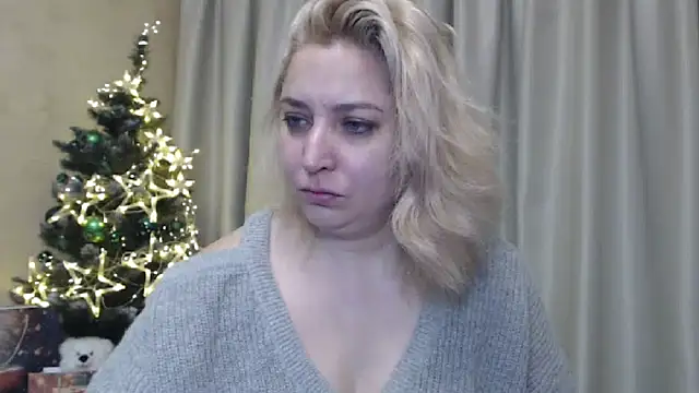 Snapshot of sweetpussy13 chatting on December 21, 4:19 am sweetpussy13 online show from December 21, 4:19 am