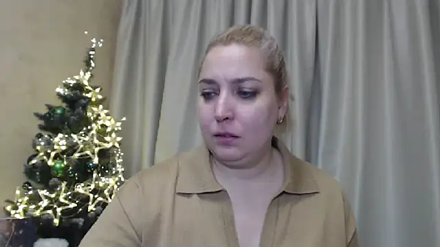 Snapshot of sweetpussy13 chatting on December 22, 7:33 am sweetpussy13 online show from December 22, 7:33 am