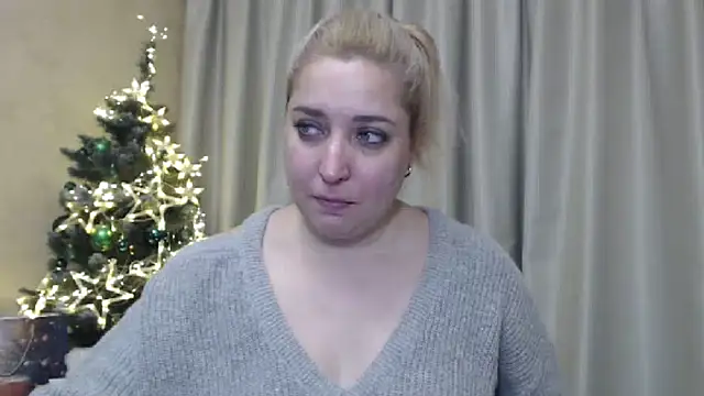 Snapshot of sweetpussy13 chatting on December 24, 6:22 am sweetpussy13 online show from December 24, 6:22 am