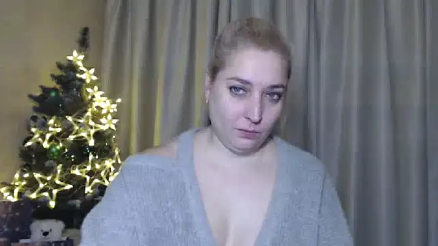 Snapshot of sweetpussy13 chatting on December 26, 7:03 am sweetpussy13 online show from December 26, 7:03 am