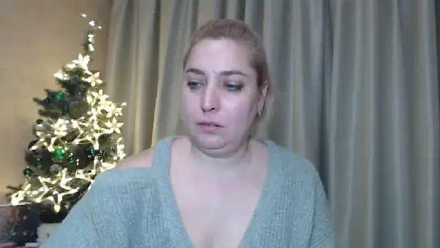 Snapshot of sweetpussy13 chatting on December 28, 10:14 am sweetpussy13 online show from December 28, 10:14 am