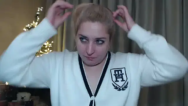 Snapshot of sweetpussy13 chatting on December 29, 7:06 am sweetpussy13 online show from December 29, 7:06 am