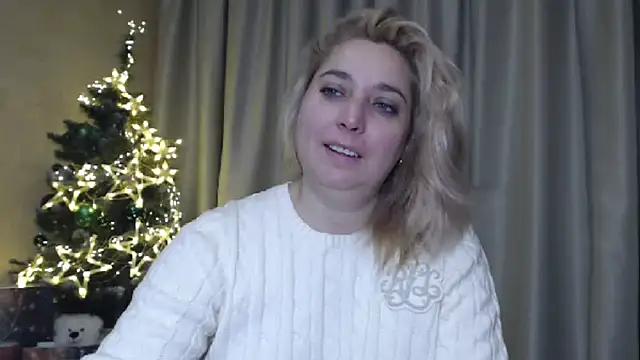 Snapshot of sweetpussy13 chatting on December 30, 7:04 am sweetpussy13 online show from December 30, 7:04 am
