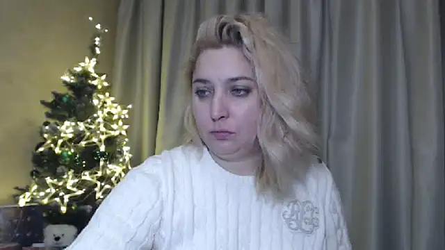 Snapshot of sweetpussy13 chatting on December 30, 10:21 am sweetpussy13 online show from December 30, 10:21 am