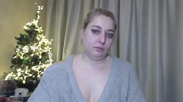 Snapshot of sweetpussy13 chatting on January 3, 10:09 am sweetpussy13 online show from January 3, 10:09 am