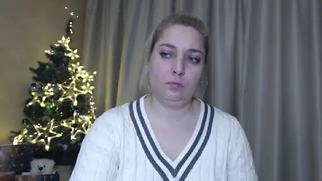 Snapshot of sweetpussy13 chatting on January 5, 10:21 am sweetpussy13 online show from January 5, 10:21 am