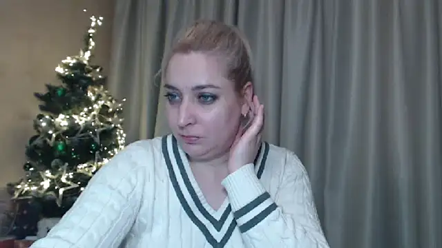 Snapshot of sweetpussy13 chatting on January 9, 10:09 am sweetpussy13 online show from January 9, 10:09 am