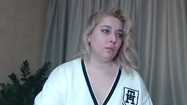 Snapshot of sweetpussy13 chatting on January 10, 7:14 am sweetpussy13 online show from January 10, 7:14 am