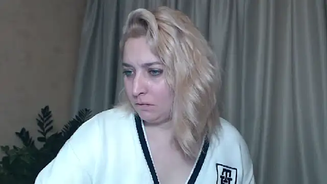 Snapshot of sweetpussy13 chatting on January 10, 10:17 am sweetpussy13 online show from January 10, 10:17 am