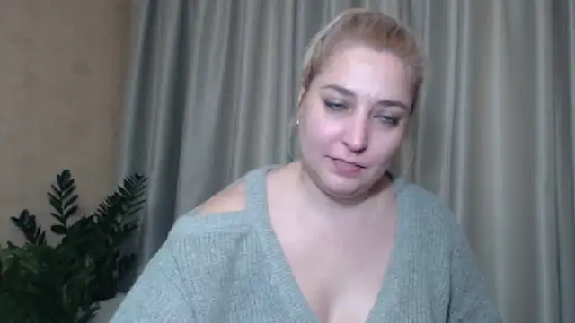Snapshot of sweetpussy13 chatting on January 11, 10:08 am sweetpussy13 online show from January 11, 10:08 am