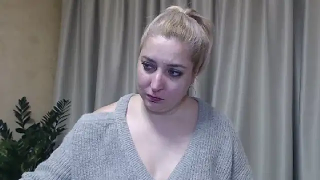 Snapshot of sweetpussy13 chatting on January 14, 7:06 am sweetpussy13 online show from January 14, 7:06 am
