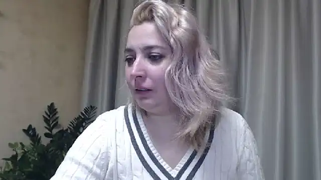 Snapshot of sweetpussy13 chatting on January 18, 7:07 am sweetpussy13 online show from January 18, 7:07 am