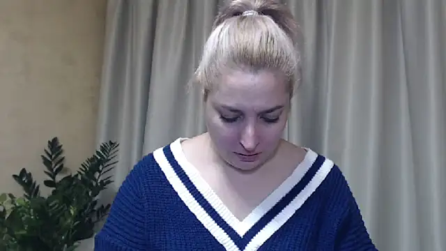 Snapshot of sweetpussy13 chatting on January 19, 7:15 am sweetpussy13 online show from January 19, 7:15 am