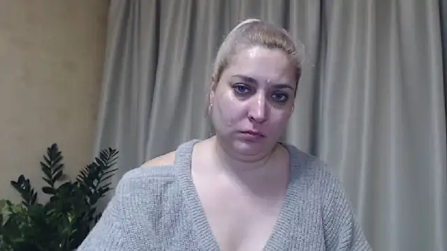 Snapshot of sweetpussy13 chatting on January 21, 9:04 pm sweetpussy13 online show from January 21, 9:04 pm