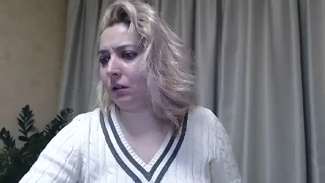 Snapshot of sweetpussy13 chatting on January 22, 7:35 am sweetpussy13 online show from January 22, 7:35 am