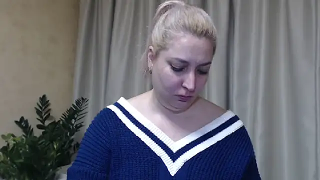 Snapshot of sweetpussy13 chatting on January 23, 10:54 am sweetpussy13 online show from January 23, 10:54 am