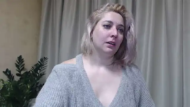 Snapshot of sweetpussy13 chatting on January 24, 7:08 am sweetpussy13 online show from January 24, 7:08 am