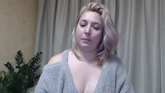 Snapshot of sweetpussy13 chatting on January 24, 10:11 am sweetpussy13 online show from January 24, 10:11 am