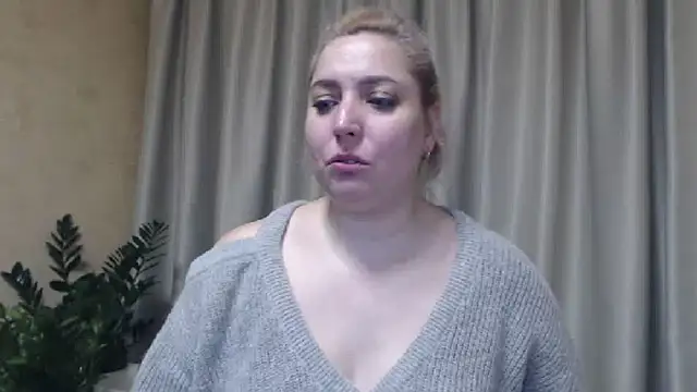 Snapshot of sweetpussy13 chatting on January 28, 7:11 am sweetpussy13 online show from January 28, 7:11 am