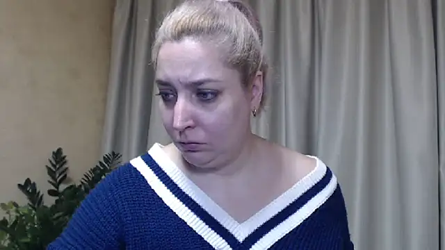 Snapshot of sweetpussy13 chatting on January 29, 7:36 am sweetpussy13 online show from January 29, 7:36 am