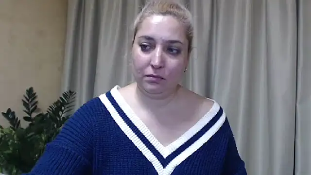 Snapshot of sweetpussy13 chatting on January 29, 10:37 am sweetpussy13 online show from January 29, 10:37 am