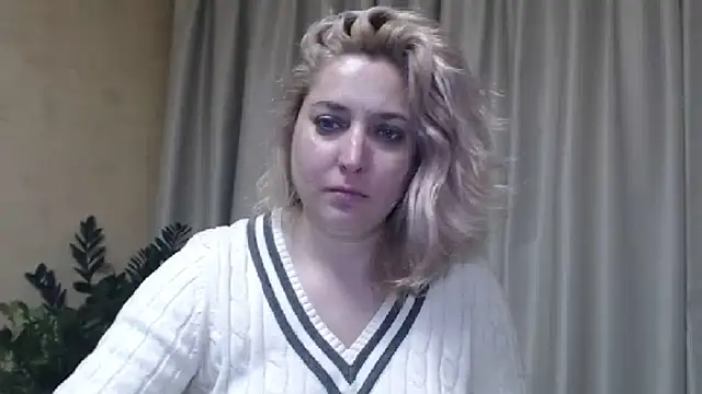 Snapshot of sweetpussy13 chatting on January 30, 9:47 am sweetpussy13 online show from January 30, 9:47 am