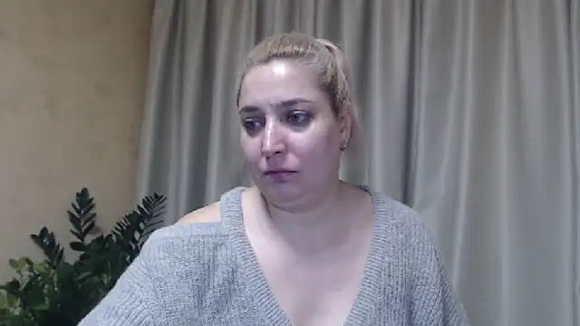 Snapshot of sweetpussy13 chatting on January 31, 7:29 am sweetpussy13 online show from January 31, 7:29 am