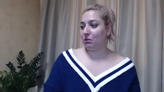 Snapshot of sweetpussy13 chatting on February 2, 6:37 am sweetpussy13 online show from February 2, 6:37 am