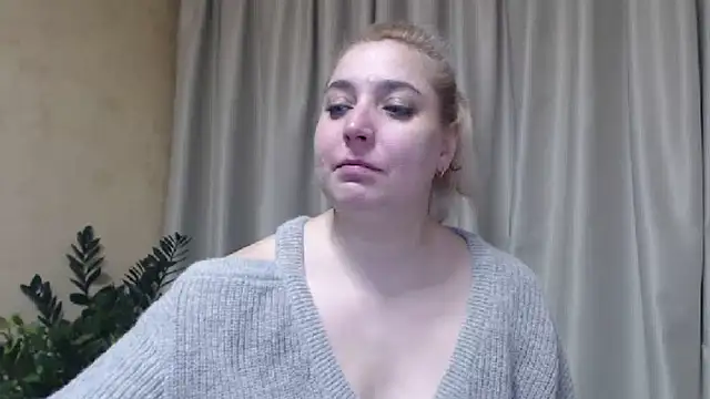 Snapshot of sweetpussy13 chatting on February 8, 7:04 am sweetpussy13 online show from February 8, 7:04 am