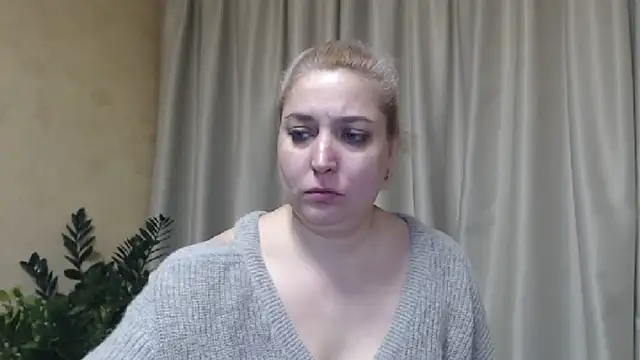 Snapshot of sweetpussy13 chatting on February 8, 10:07 am sweetpussy13 online show from February 8, 10:07 am