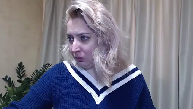Snapshot of sweetpussy13 chatting on February 11, 7:12 am sweetpussy13 online show from February 11, 7:12 am