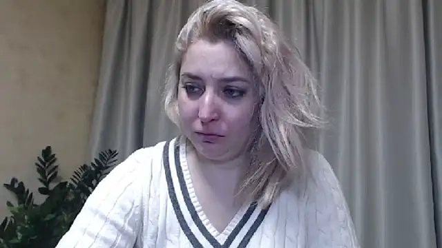 Snapshot of sweetpussy13 chatting on February 14, 6:56 am sweetpussy13 online show from February 14, 6:56 am