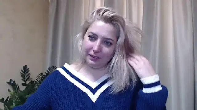 Snapshot of sweetpussy13 chatting on February 16, 6:54 am sweetpussy13 online show from February 16, 6:54 am