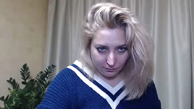 Snapshot of sweetpussy13 chatting on February 16, 9:59 am sweetpussy13 online show from February 16, 9:59 am