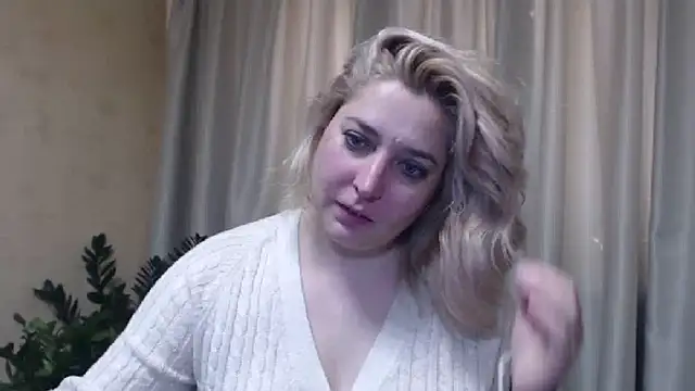 Snapshot of sweetpussy13 chatting on February 18, 7:21 am sweetpussy13 online show from February 18, 7:21 am