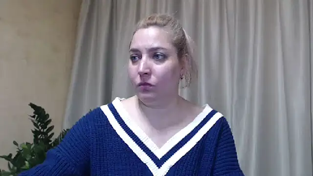 Snapshot of sweetpussy13 chatting on February 22, 9:56 am sweetpussy13 online show from February 22, 9:56 am