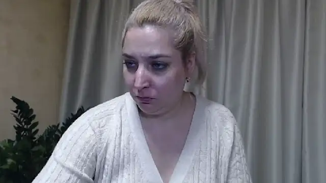 Snapshot of sweetpussy13 chatting on February 23, 10:28 am sweetpussy13 online show from February 23, 10:28 am