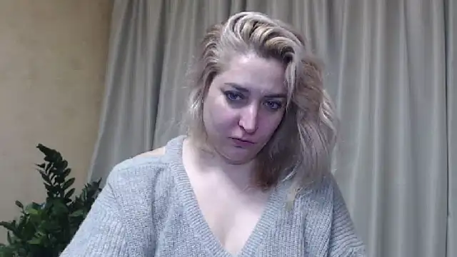 Snapshot of sweetpussy13 chatting on February 25, 6:36 am sweetpussy13 online show from February 25, 6:36 am