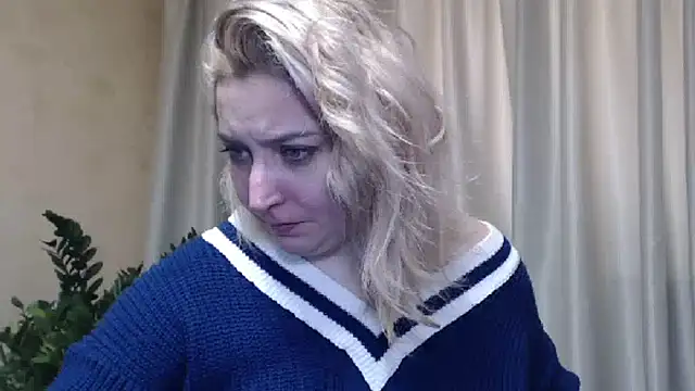 Snapshot of sweetpussy13 chatting on February 27, 7:12 am sweetpussy13 online show from February 27, 7:12 am