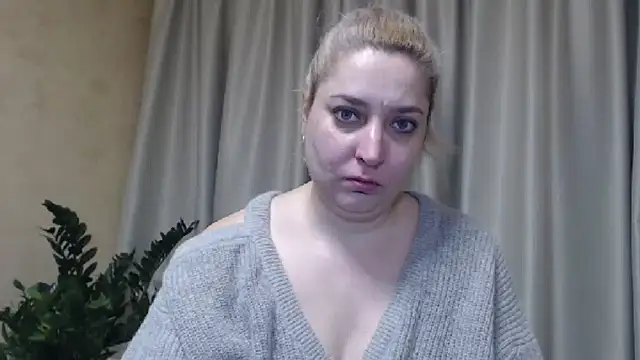 Snapshot of sweetpussy13 chatting on February 28, 3:59 am sweetpussy13 online show from February 28, 3:59 am
