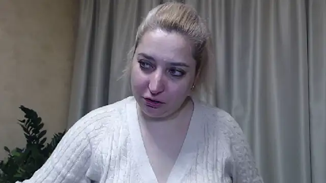 Snapshot of sweetpussy13 chatting on March 2, 7:21 am sweetpussy13 online show from March 2, 7:21 am
