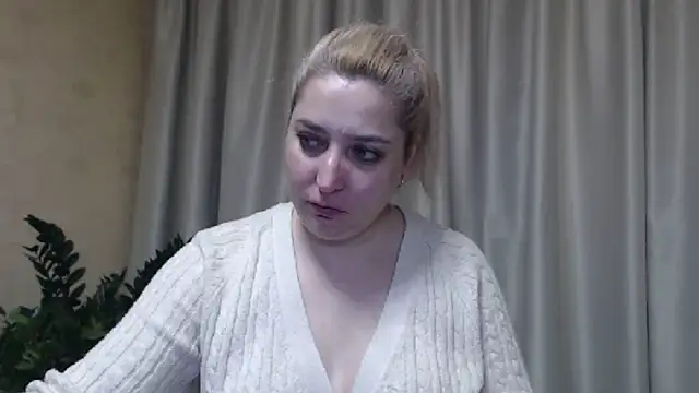 Snapshot of sweetpussy13 chatting on March 2, 10:24 am sweetpussy13 online show from March 2, 10:24 am