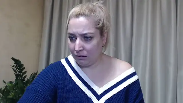Snapshot of sweetpussy13 chatting on March 4, 10:13 am sweetpussy13 online show from March 4, 10:13 am