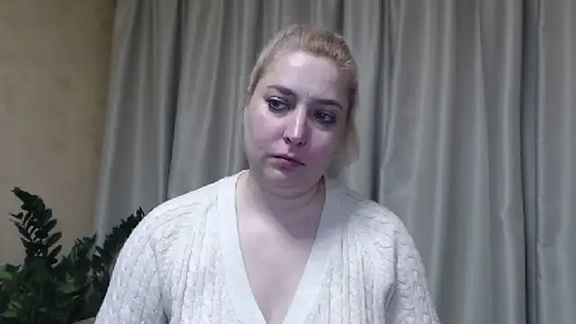 Snapshot of sweetpussy13 chatting on March 7, 6:02 am sweetpussy13 online show from March 7, 6:02 am